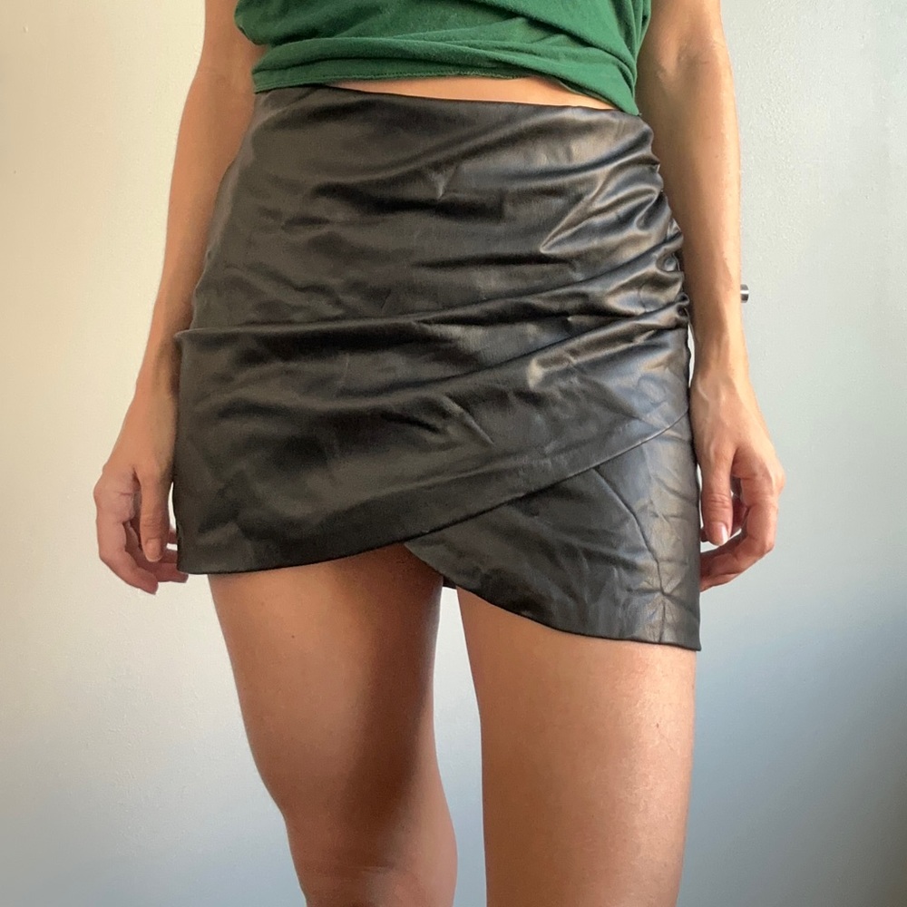 Zara wrinkle effect faux leather mini skirt size XS